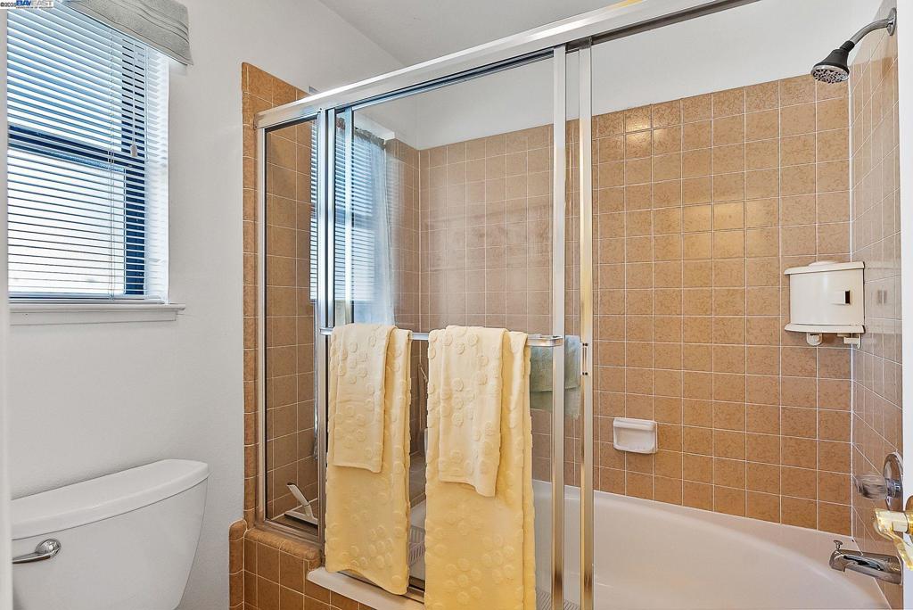 PLEASANTON MDWS - Residential