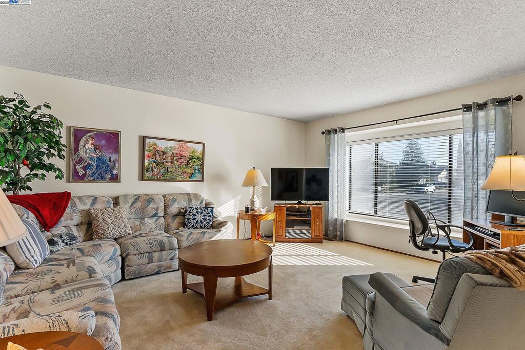 PLEASANTON MDWS - Residential