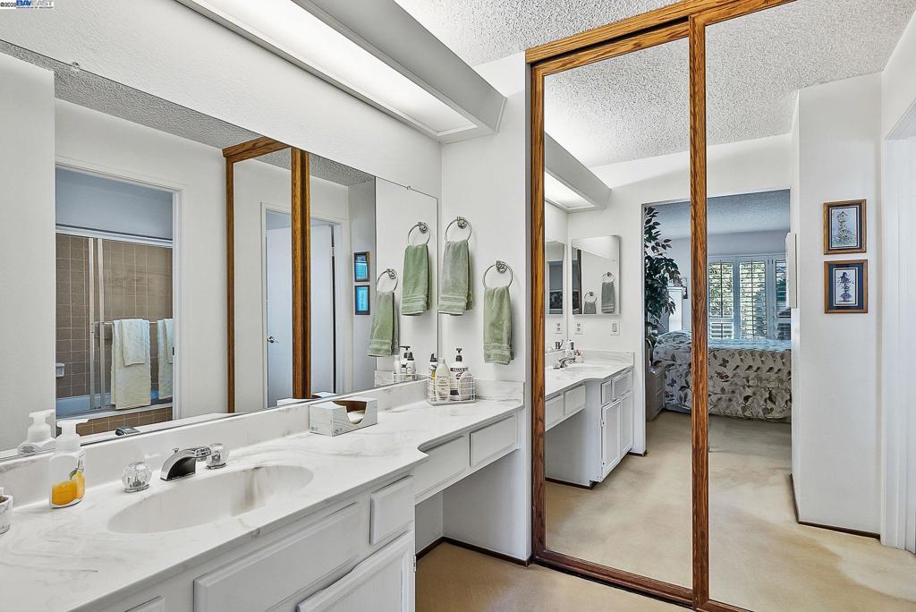 PLEASANTON MDWS - Residential