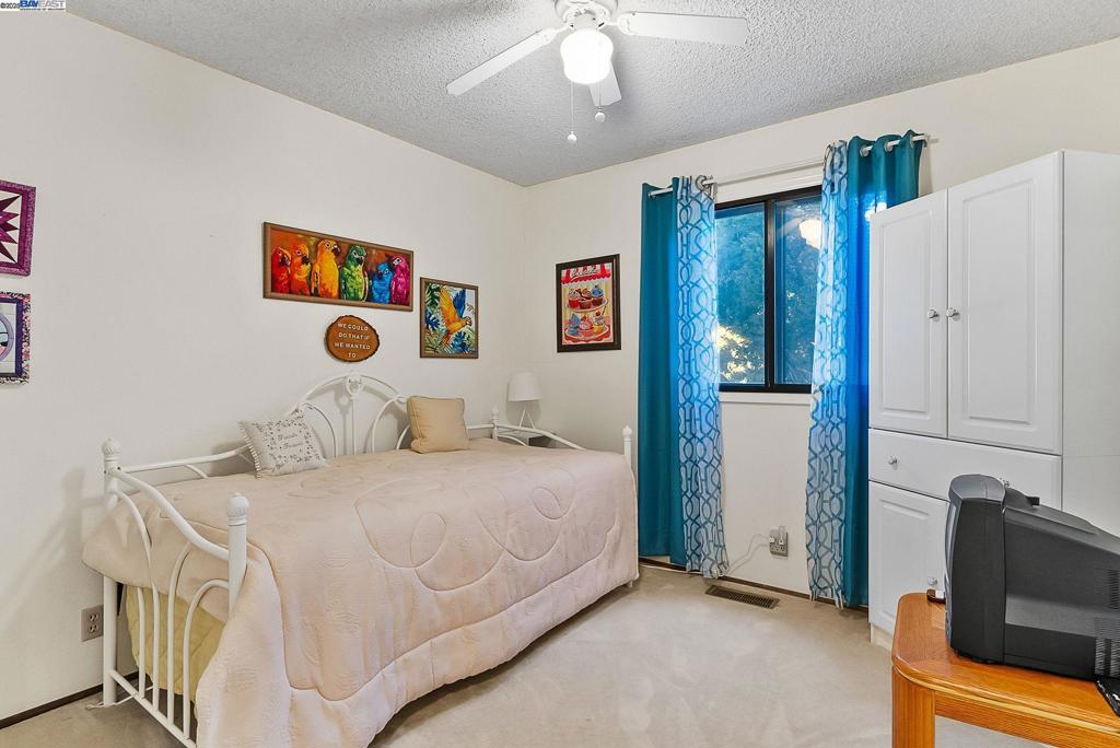 PLEASANTON MDWS - Residential