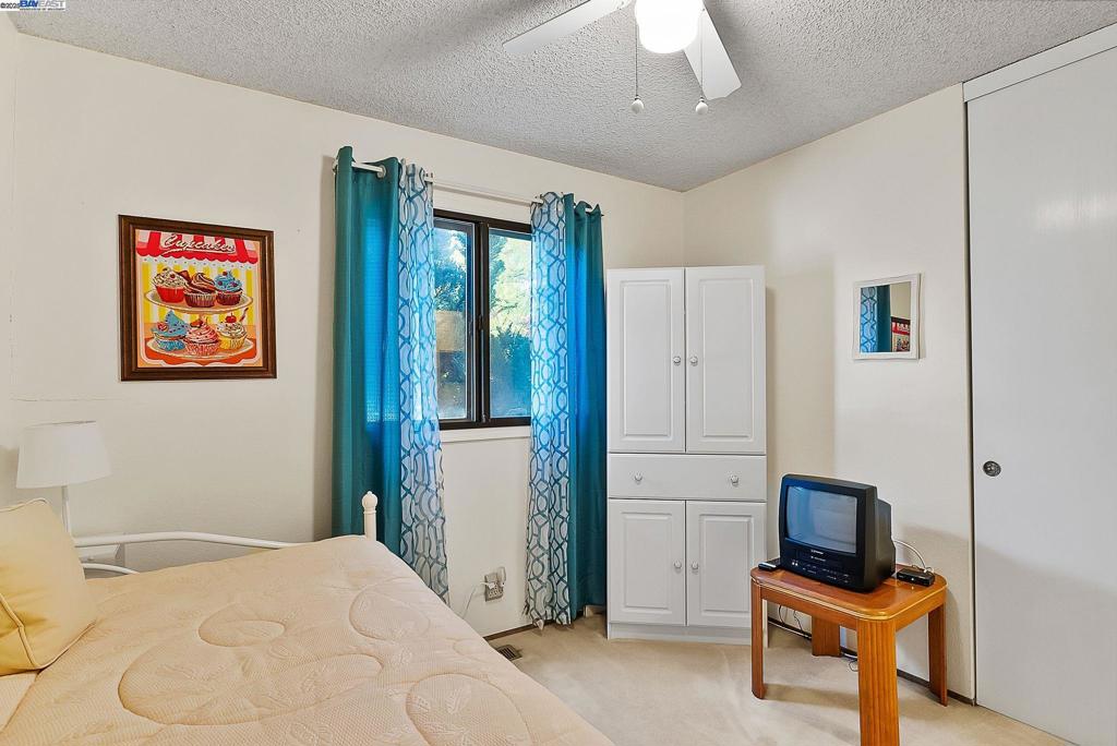 PLEASANTON MDWS - Residential