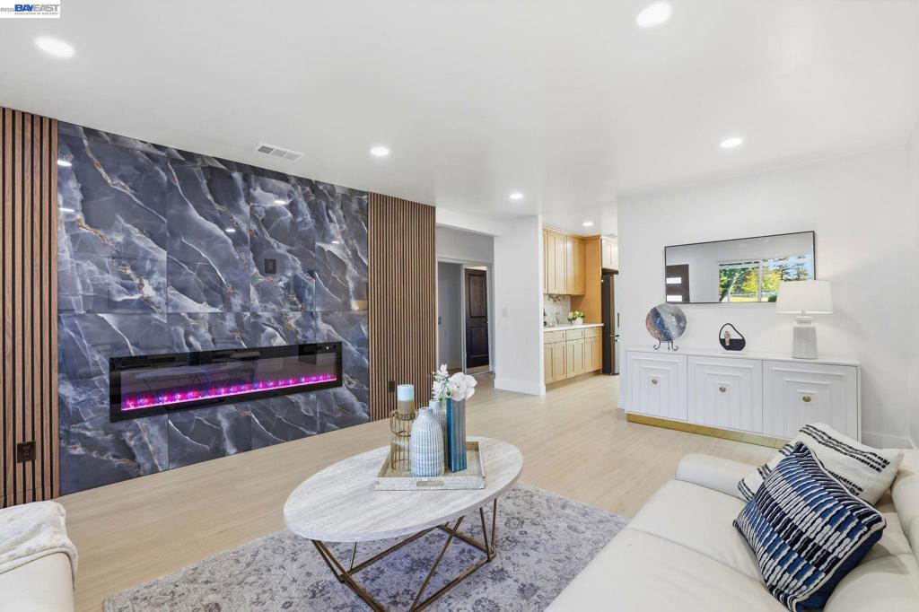 1913 W Middlefield Rd Rd, Mountain View CA 94043