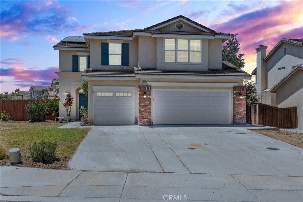 **Large lot, five bedrooms, and priced to sell!**This two-story home is located in the sought-after planned community of Orangecrest. The main level features an entry with a half-bath, a formal living room, a dining room, a laundry area, and a kitchen with an island and breakfast counter seating. A cozy breakfast nook opens to the family room, creating a warm and functional space for everyday living and entertaining.
Upstairs, the primary bedroom features an en-suite bathroom and a walk-in closet. Four additional bedrooms and two full bathrooms provide ample space for family, guests, or home offices. Additional features include high ceilings, an electric solar system, a built-in BBQ island, and more.
Situated in a highly rated school district and just minutes from the 215 freeway, shopping, dining, and major employers, this home delivers the perfect blend of comfort, community, and convenience.
**An excellent opportunity to invest in a spacious home and customize it to your style.**