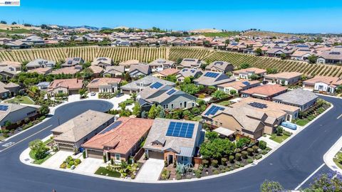 Photo of 2105 RIOJA WAY WAY, Brentwood, CA 94513 (MLS # 41134201)