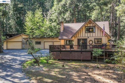 Photo of 111 N Lakeview Dr., Trinity Center, CA 96091 (MLS # 41130878)