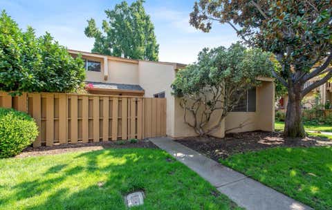 Photo of 125 Connemara Way #22, Sunnyvale, CA 94087 (MLS # ML82047669)