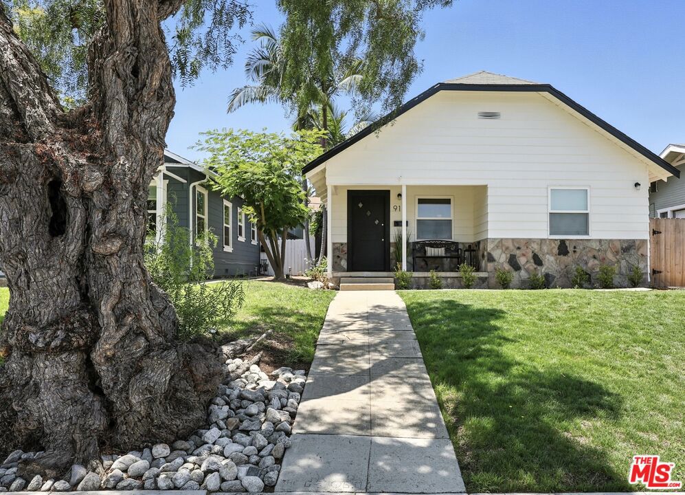 911 Portola Avenue