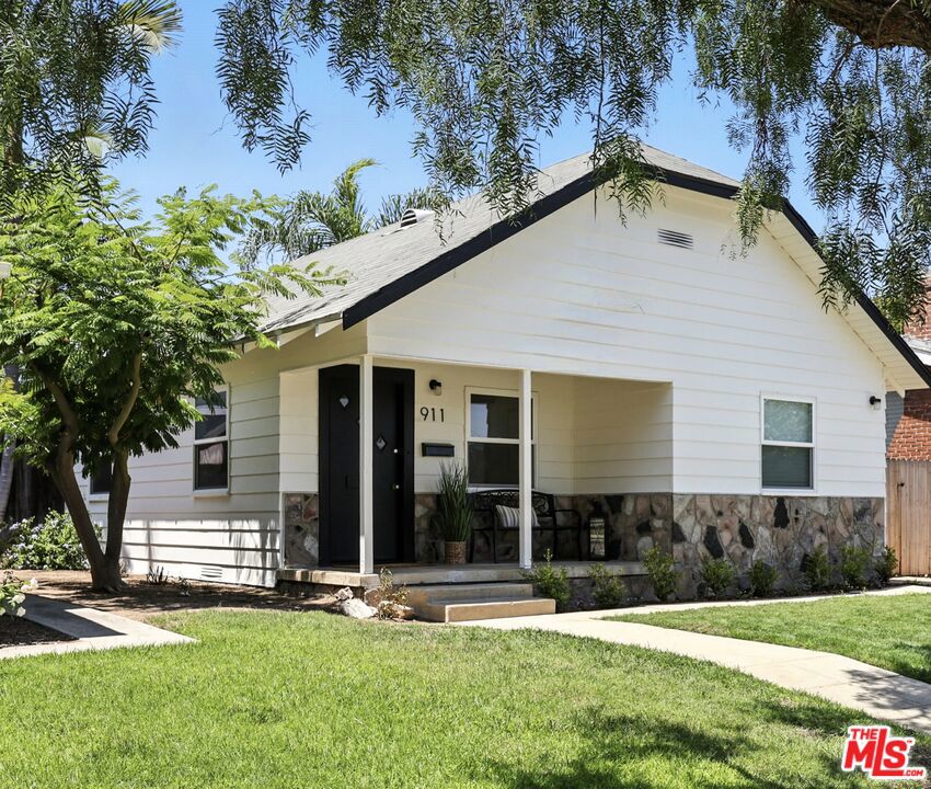 911 Portola Avenue