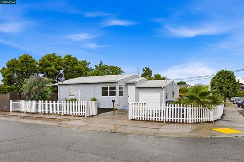 Photo of 308 W 17th St, Pittsburg, CA 94565 (MLS # 41130411)