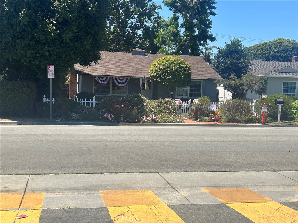 Quaint one story home with 2 bedrooms, 1 full bathroom and a 2-car detached garage in Newport Heights. The large Living room features a cozy fireplace, separate Dining area adjacent to the kitchen, and a large back yard. Subject to 1031 Exchange.