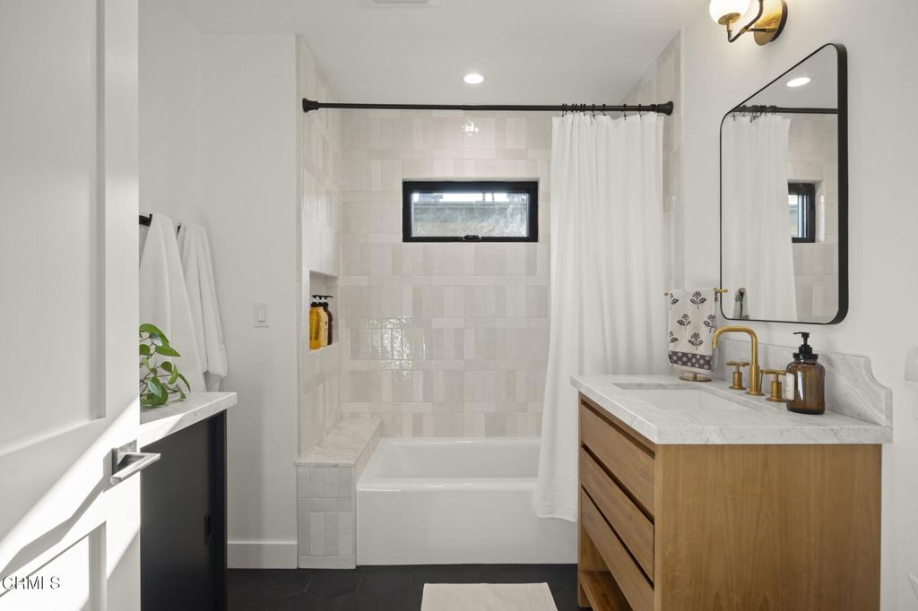 Oxnard, California, 93035, United States, 3 Bedrooms Bedrooms, ,2 BathroomsBathrooms,Residential,Active,2041659
