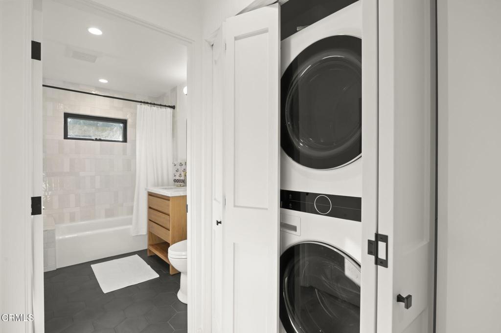 Oxnard, California, 93035, United States, 3 Bedrooms Bedrooms, ,2 BathroomsBathrooms,Residential,Active,2041659