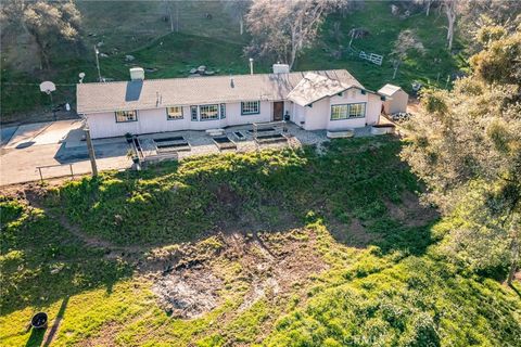 Photo of 28947 Spring Valley Rd, Tollhouse, CA 93667 (MLS # FR26021216)