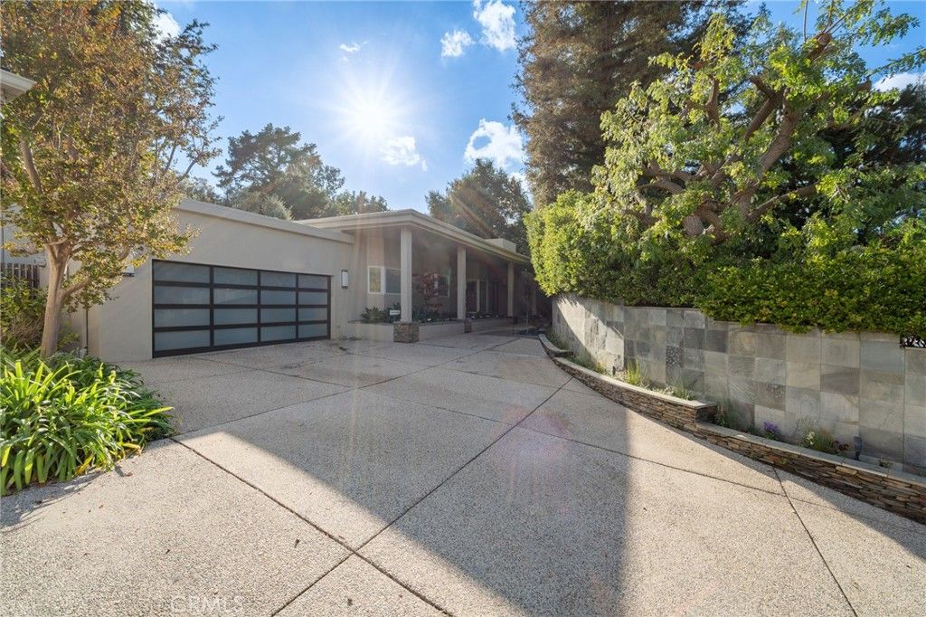 Photo of 3601 Cananea, Encino, CA 91436 (MLS # SR25266783)