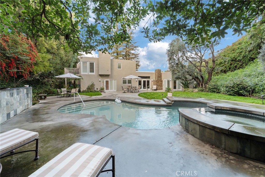 Photo of 3601 Cananea, Encino, CA 91436 (MLS # SR25266783)