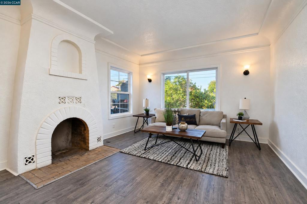 429 W 11Th St