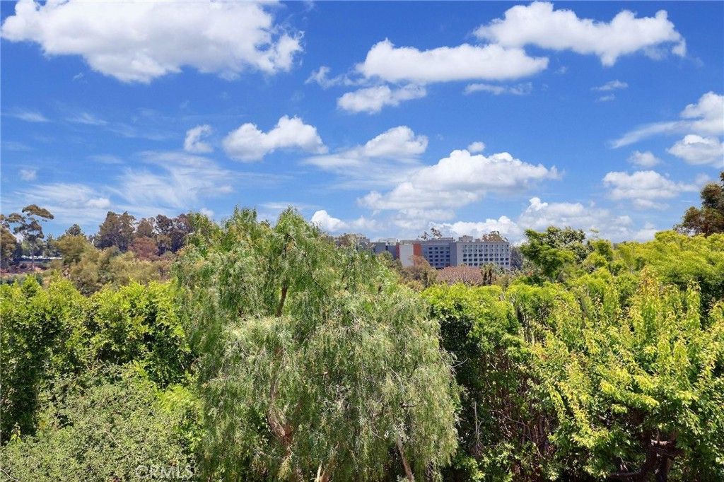 Photo of 182 Denslow Avenue, Los Angeles, CA 90049 (MLS # WS25153368)