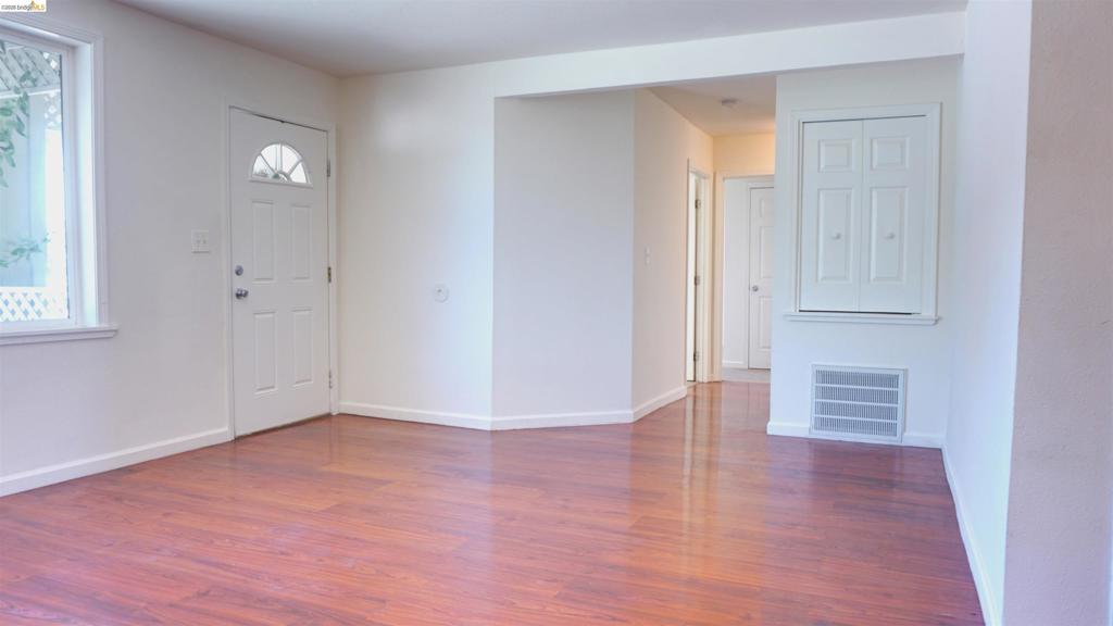 27 Robinson Ave