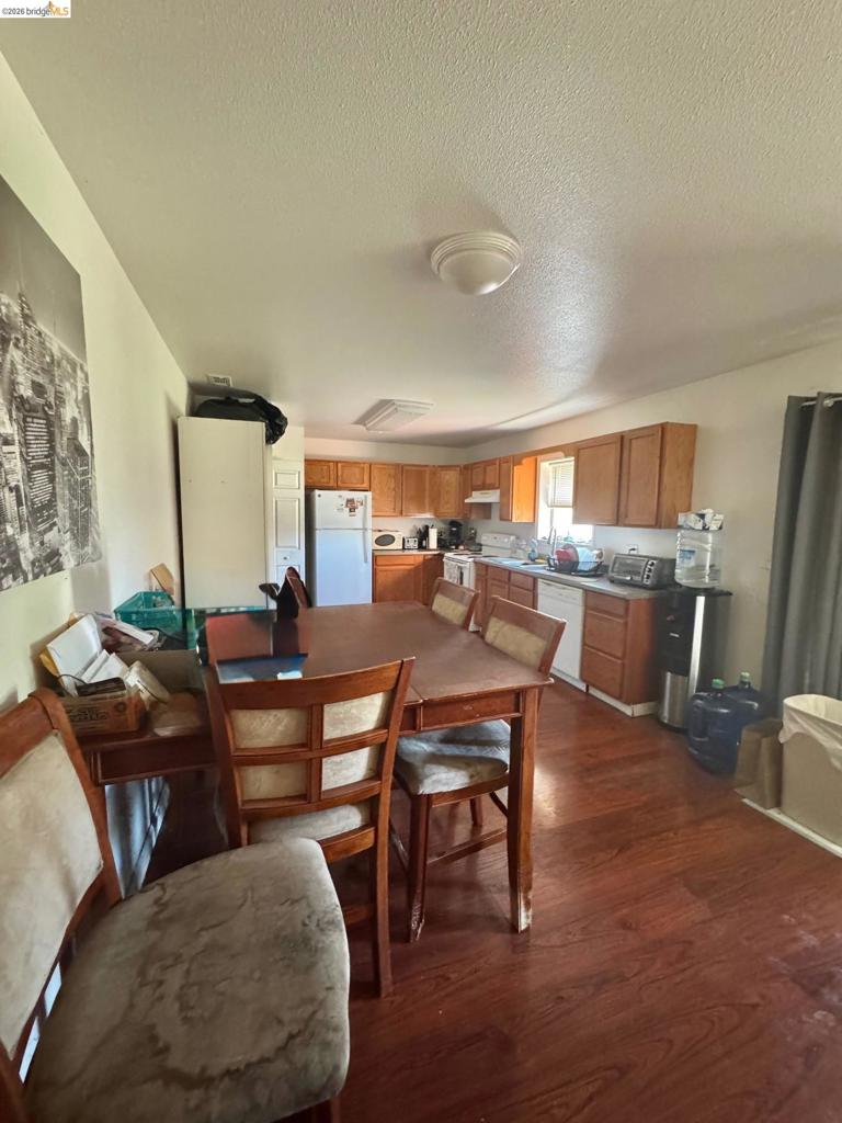 27 Robinson Ave
