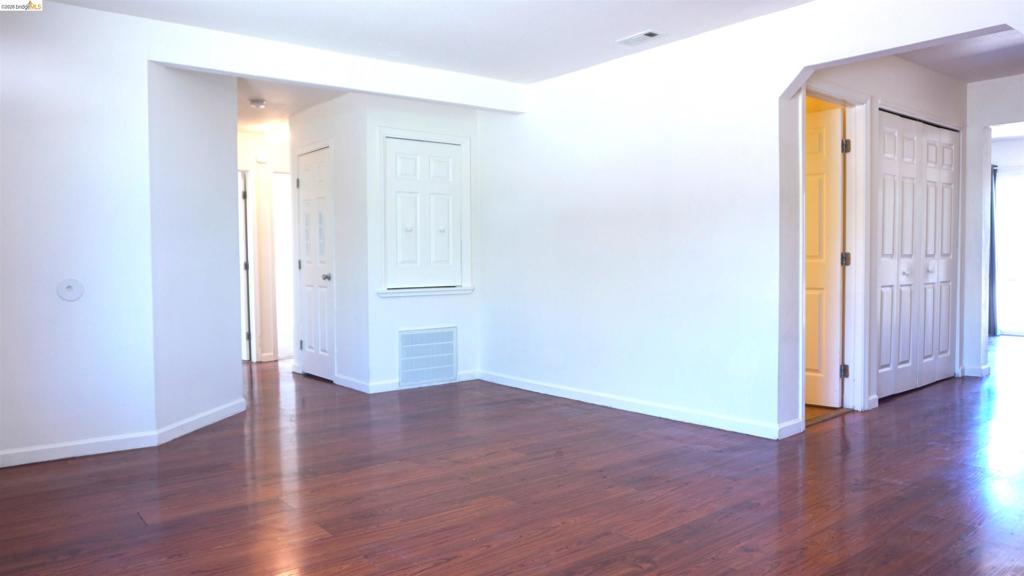 27 Robinson Ave