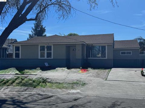 Photo of 27 Robinson Ave Ave, Pittsburg, CA 94565 (MLS # 41128173)