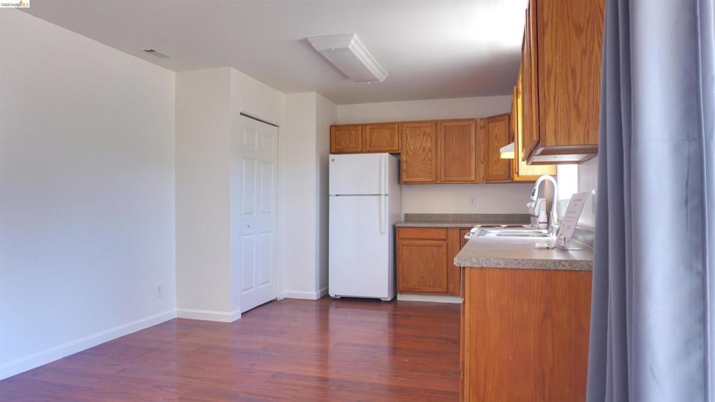 27 Robinson Ave