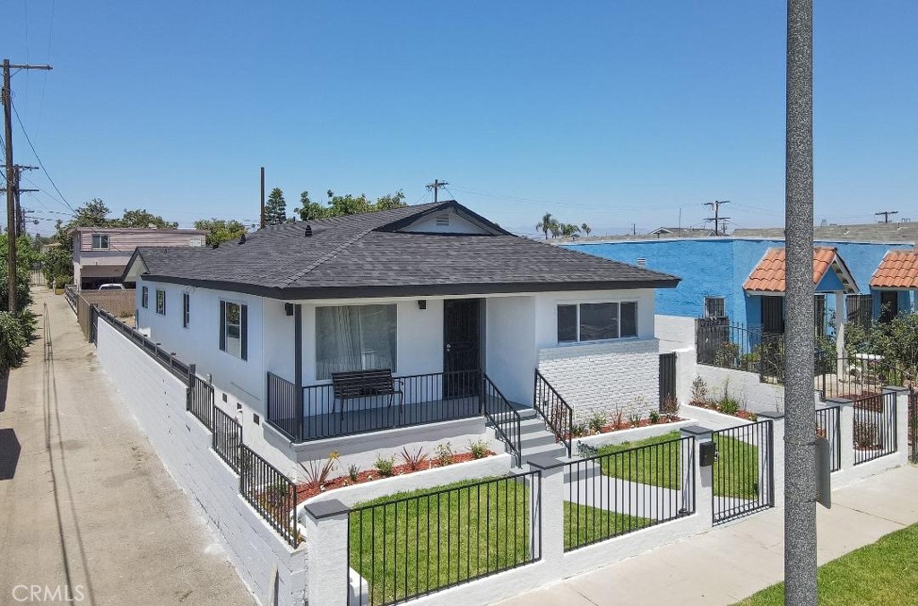1839 W 35th Place