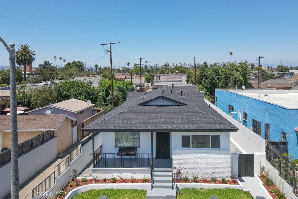 1839 W 35th Place