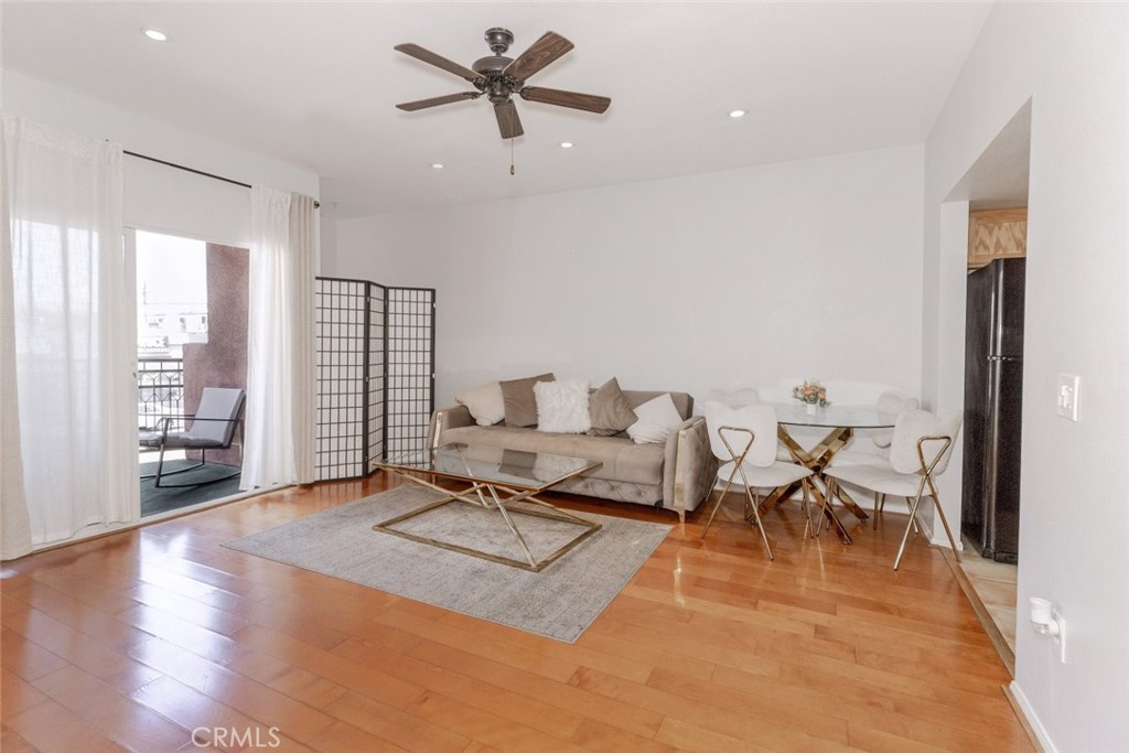 Welcome to this bright and comfortable 2-bedroom, 1-bathroom condo in the heart of North Hollywood. Situated in a well-maintained building, this residence offers a spacious and functional layout ideal for both everyday living and entertaining.
The full kitchen features ample cabinetry and counter space, perfect for cooking and hosting. Enjoy the convenience of in-unit laundry and the comfort of a well-designed living area that opens to a private balcony, offering a beautiful street view of North Hollywood.
Interior finishes include a combination of tile and hardwood flooring, recessed lighting, and ceiling fans that enhance both style and functionality. The two bedrooms are generously sized, offering flexibility for a guest room, home office, or personal retreat.
Centrally located, this condo provides easy access to local dining, entertainment, shops, public transportation, and major freeways. A great opportunity to enjoy convenient and stylish living in one of the Valley’s most dynamic neighborhoods.