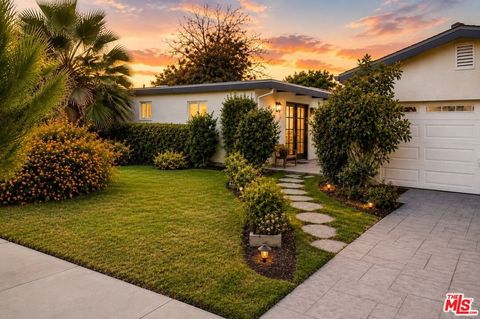 Photo of 20617 Archwood Street, Winnetka, CA 91306 (MLS # 26833381)