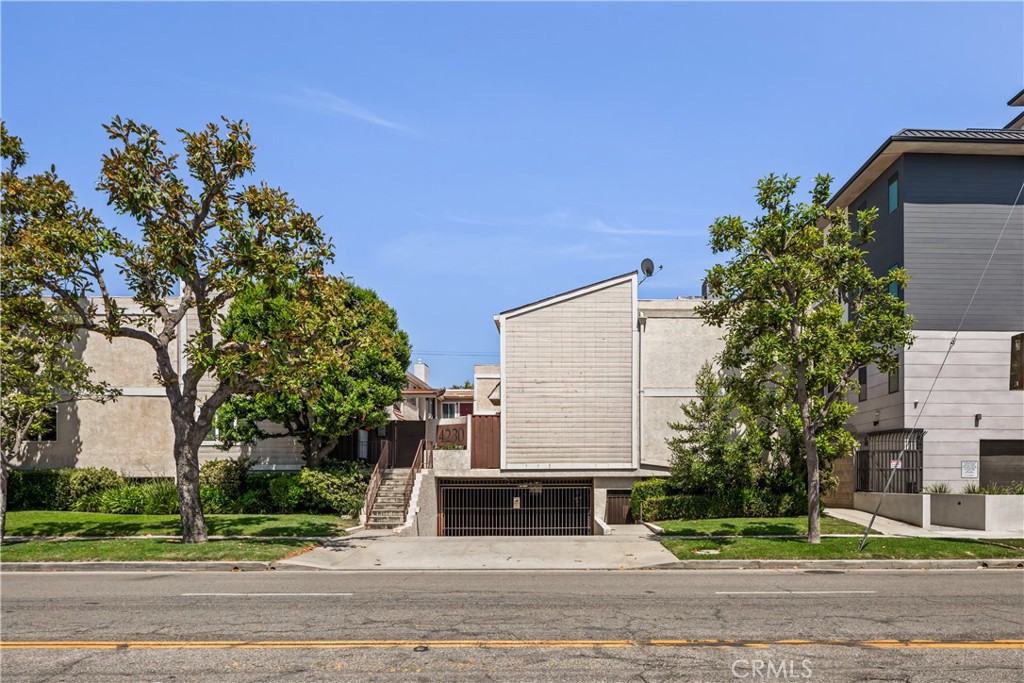 4230 Whitsett Avenue 6