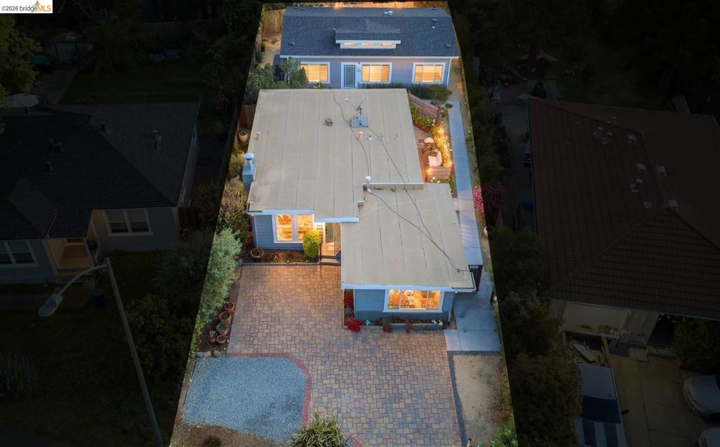 319 N San Pedro Rd