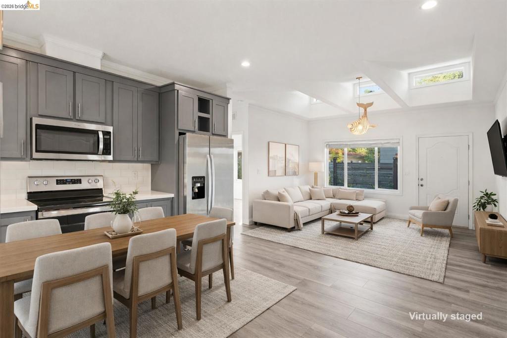 319 N San Pedro Rd