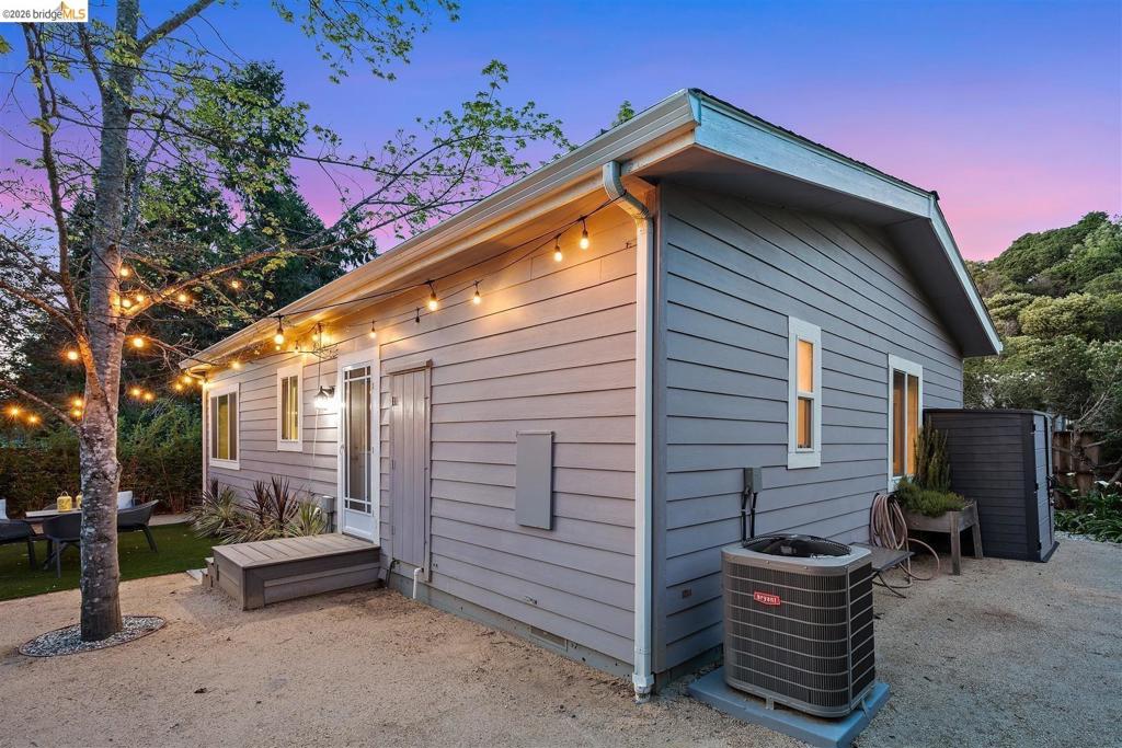 319 N San Pedro Rd