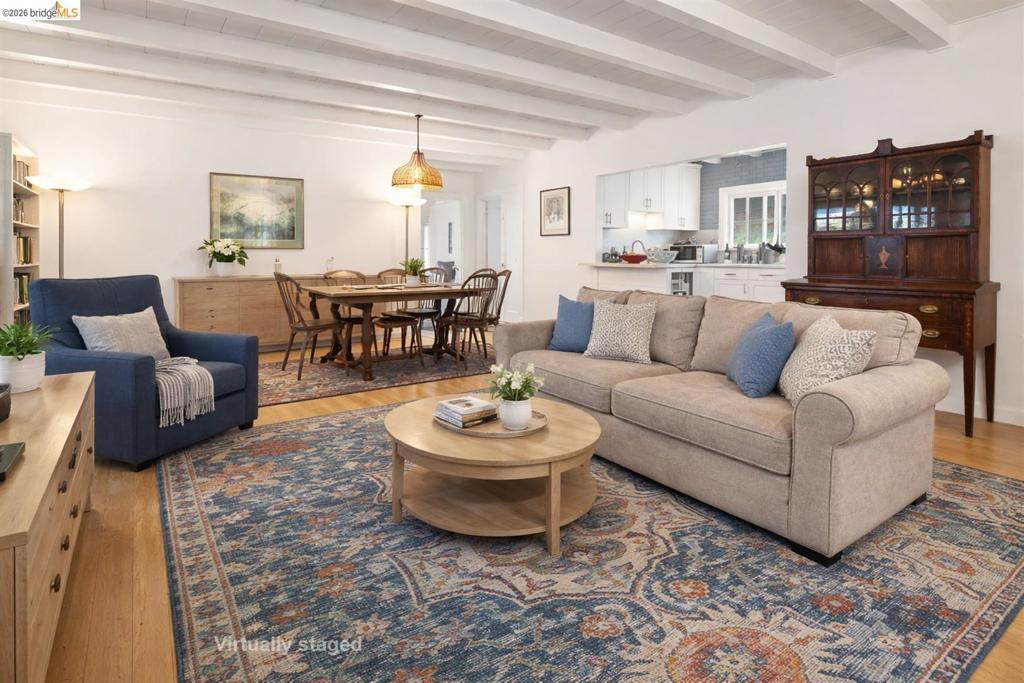 319 N San Pedro Rd