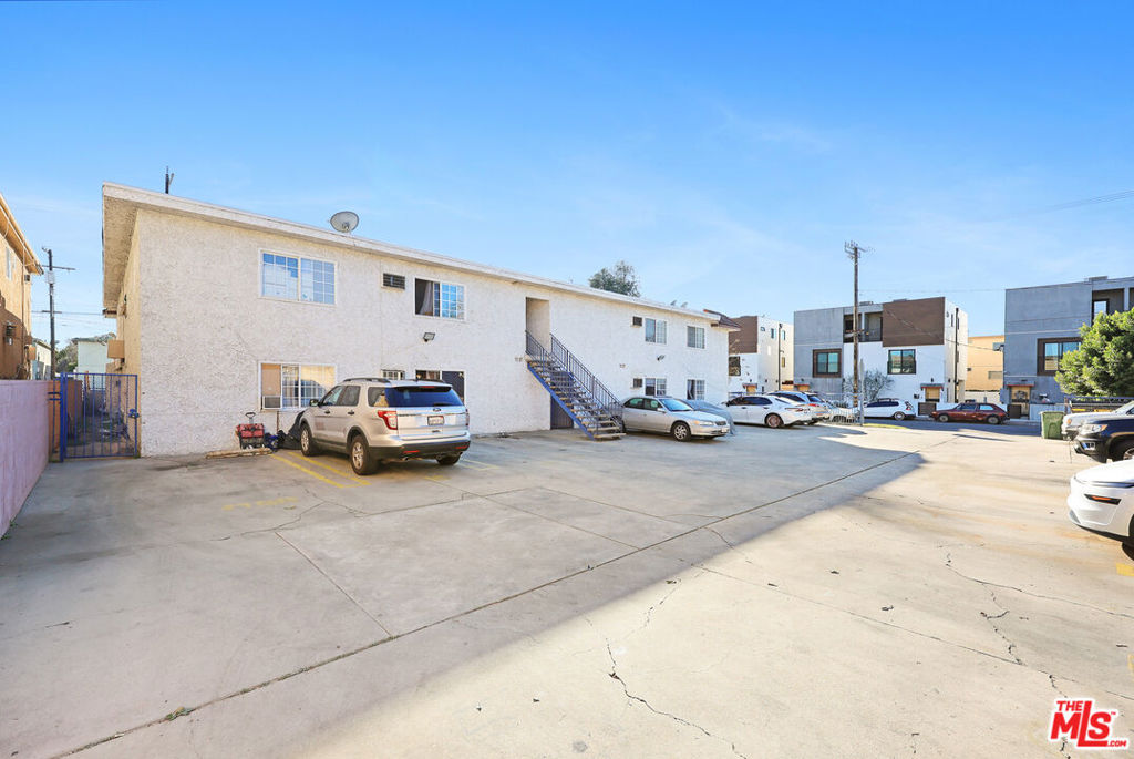 15865 Vanowen Street