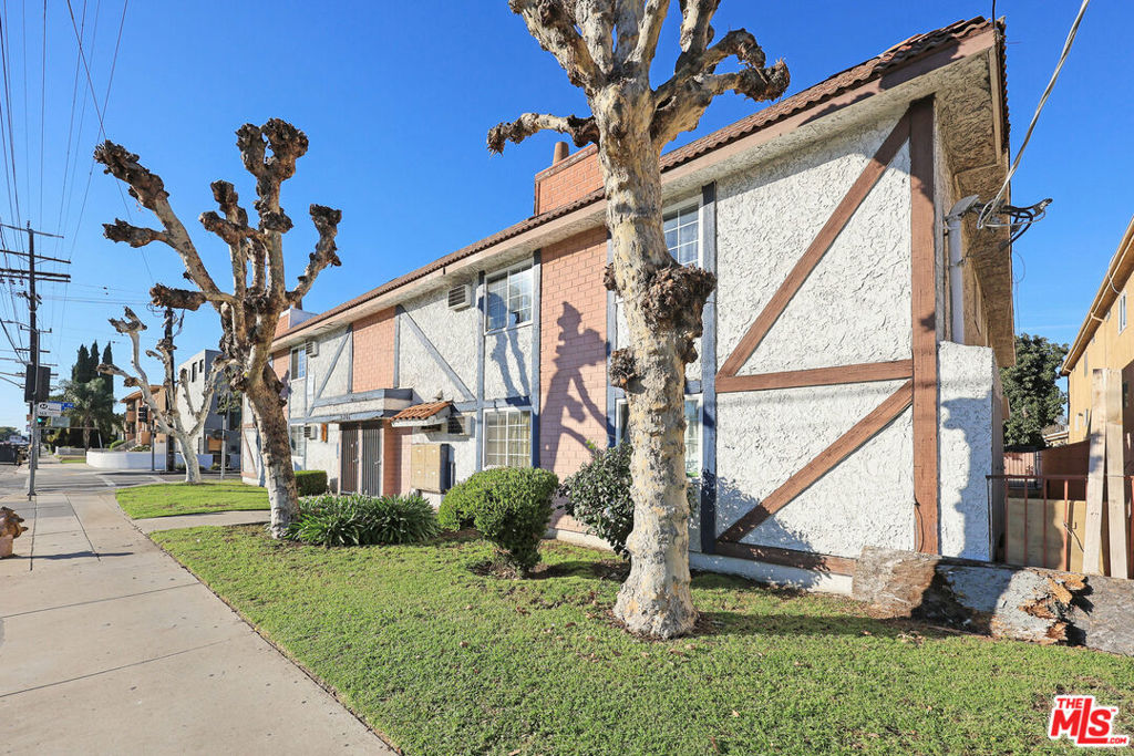 15865 Vanowen Street