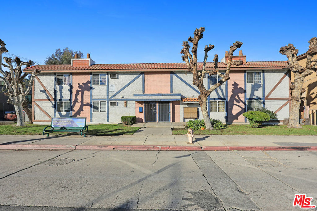 15865 Vanowen Street