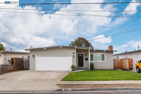 Photo of 36637 Burdick St St, Newark, CA 94560 (MLS # 41126767)