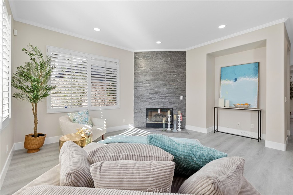 Lorie - Residential