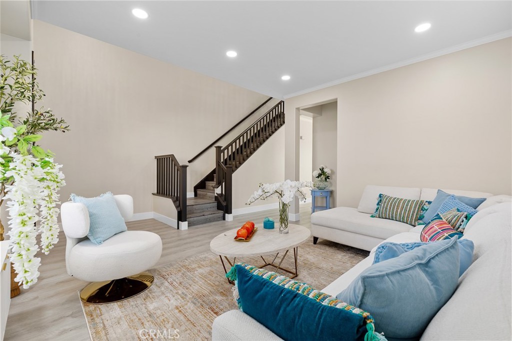 Lorie - Residential