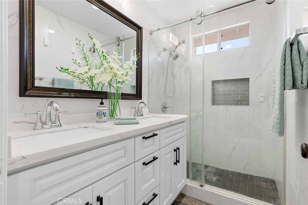 Lorie - Residential
