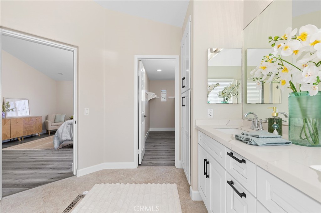 Lorie - Residential