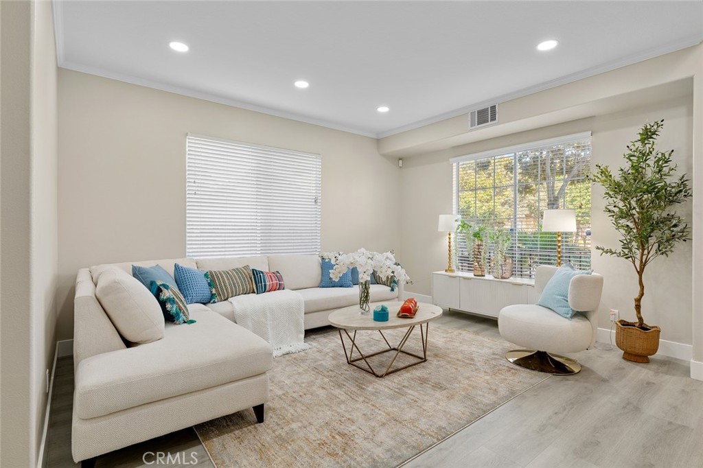 Lorie - Residential