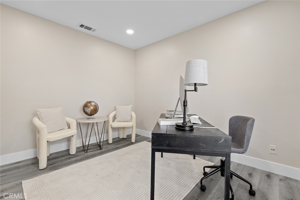 Lorie - Residential
