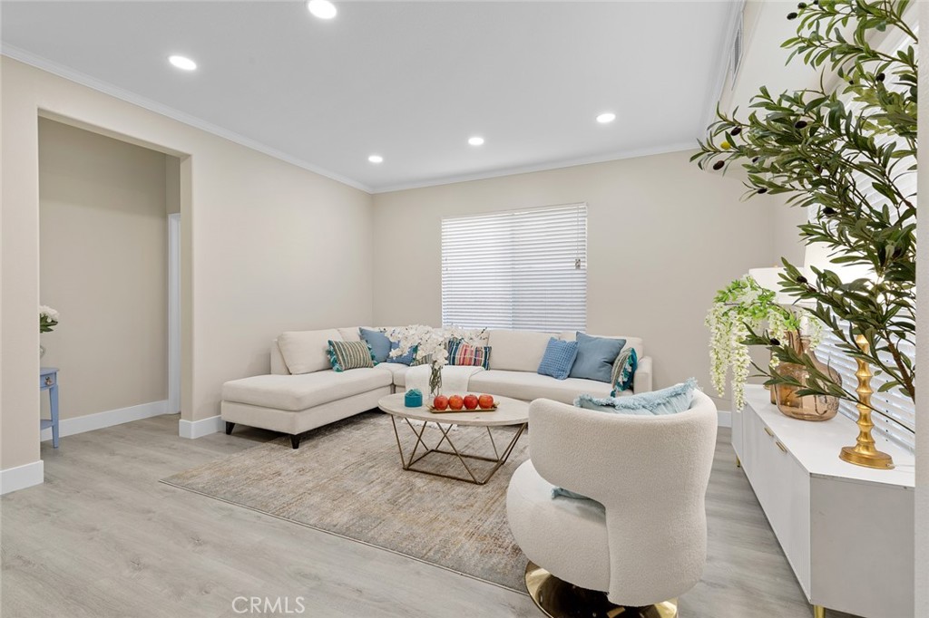 Lorie - Residential