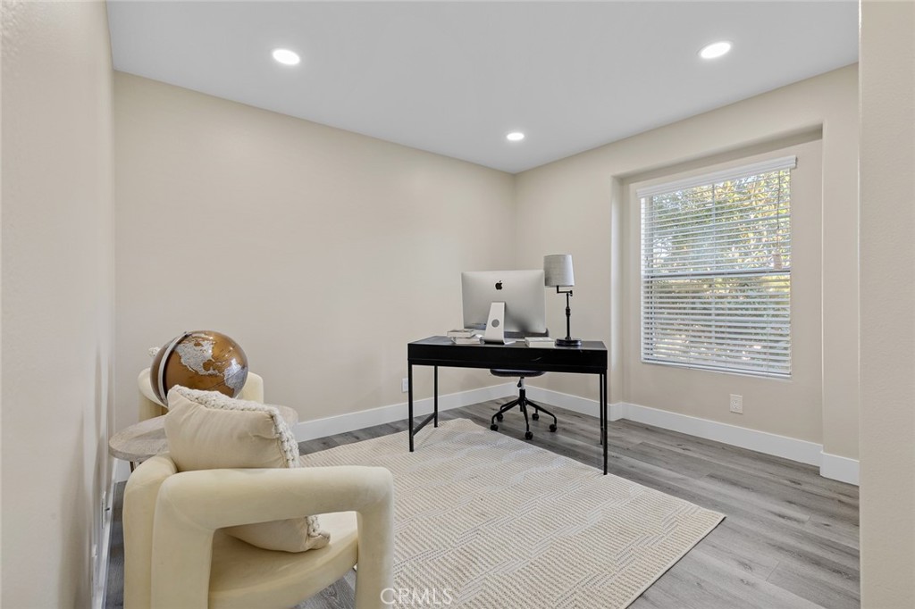 Lorie - Residential