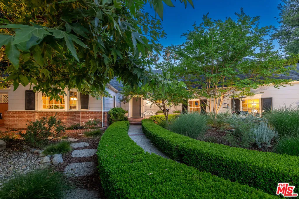 Encino, California 91436, United States, 4 Bedrooms Bedrooms, ,4 BathroomsBathrooms,Residential,Active,189005