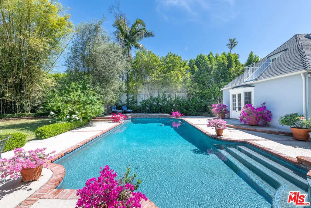 Encino, California 91436, United States, 4 Bedrooms Bedrooms, ,4 BathroomsBathrooms,Residential,Active,189005