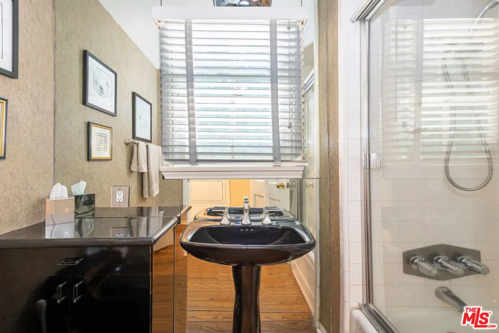 Encino, California 91436, United States, 4 Bedrooms Bedrooms, ,4 BathroomsBathrooms,Residential,Active,189005